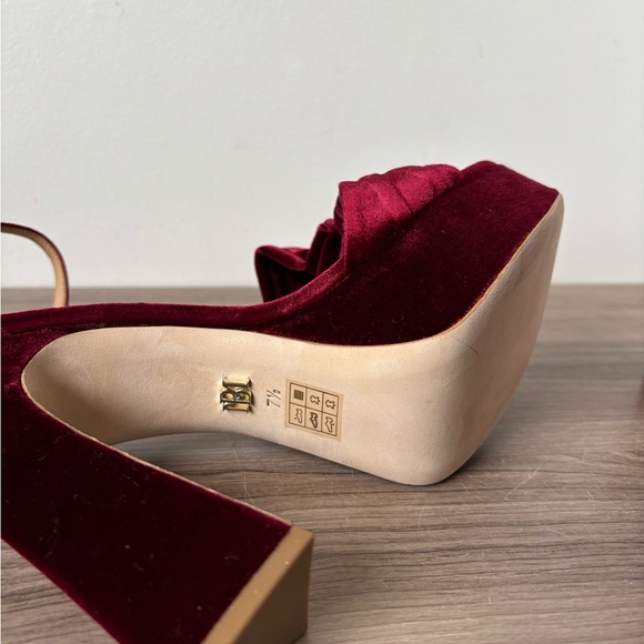 Badgley Mischka Platform Sandals Red Velvet Alora II Borvel Sz 7.5 US New❤️ - Picture 5 of 8